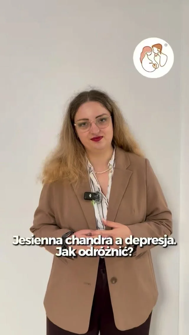 Jesieniary już popijają kakao pod kocami 🍂, a Ciebie złapała „złota polska depresja”? Sprawdź, kiedy mówimy o sezonowej chandrze, a kiedy o chorobie wymagającej pomocy specjalistów!Psycholog Maja Olejnik @psychologokoloporodowy wyjaśnia to zagadnienie w materiale 🤎
#halobrzuszek #jesiennadepresja #jesiennachandra #depresja
